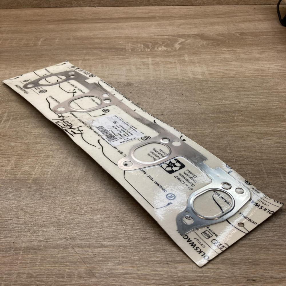 037253039D   Exhaust manifold Volkswagen Golf V