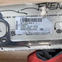 037253039D   Exhaust manifold Volkswagen Golf V