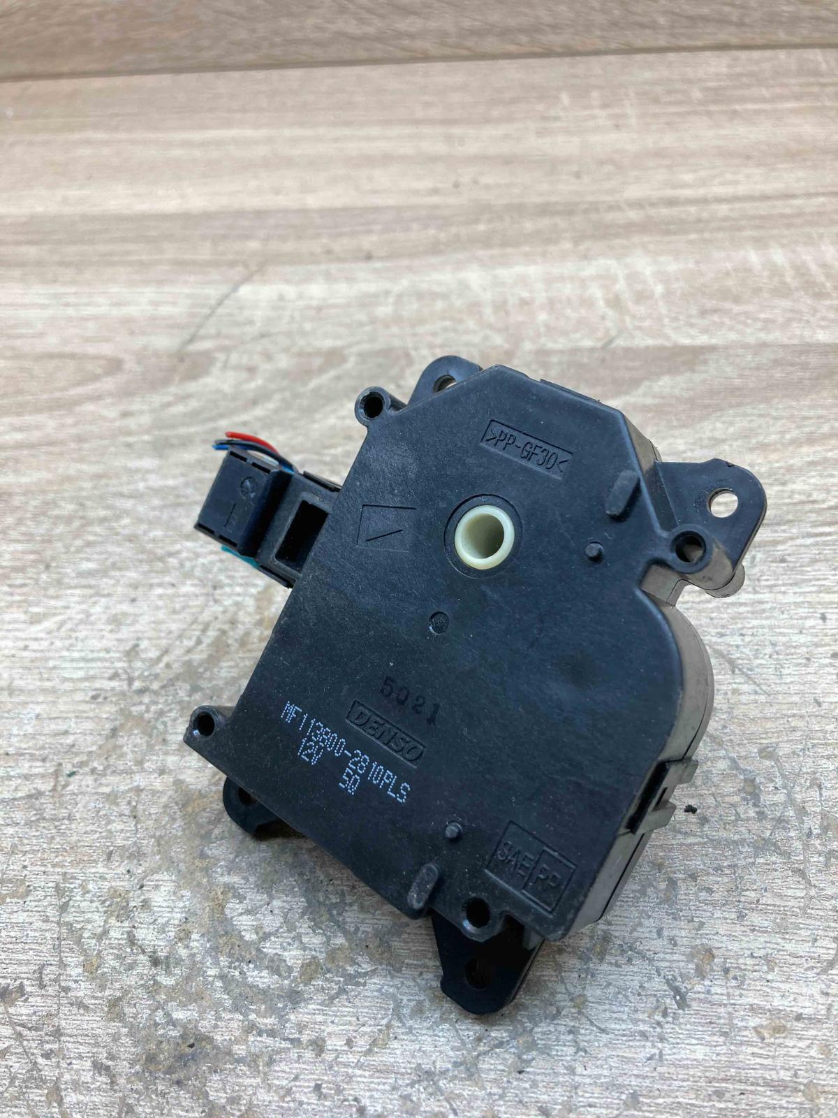 MF113800 2810 5Q  Air flap motor/actuator Toyota Avensis T270
