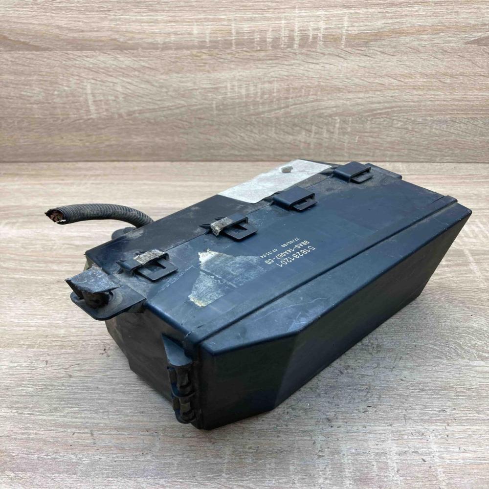 98AG 14A067 CD 98AG 14A076 AF  Fuse module Ford Focus