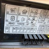 98AG 14A067 CD 98AG 14A076 AF  Fuse module Ford Focus