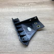 7700818669   Front bumper mounting bracket Renault 19