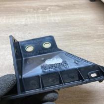 7700818669   Front bumper mounting bracket Renault 19
