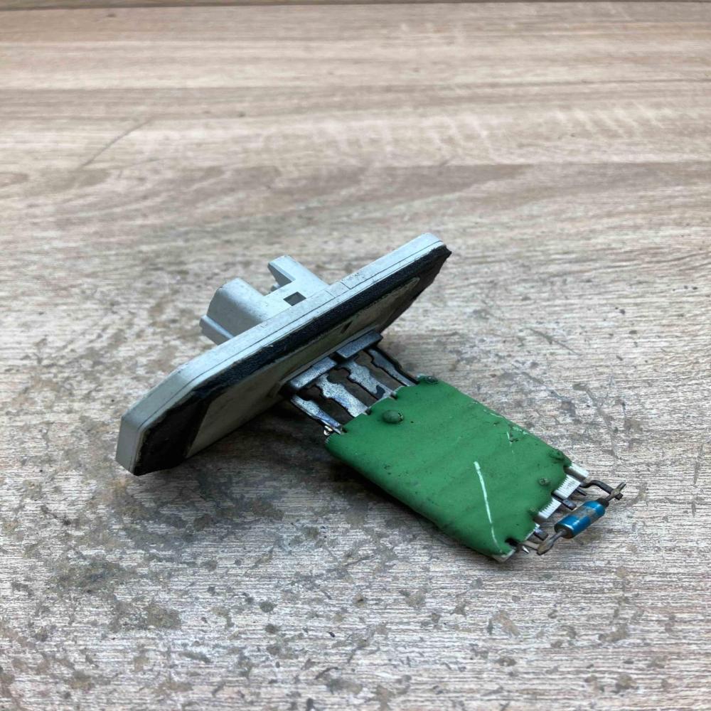 2R79K 1R49K R39K  Heater blower motor/fan resistor Toyota Yaris