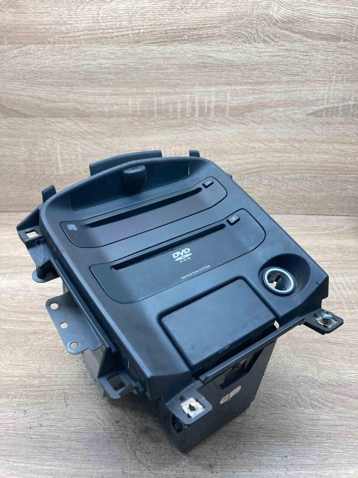 28185 AV800 PN 2598F  Radio/CD/DVD/GPS head unit Nissan X-Trail T31