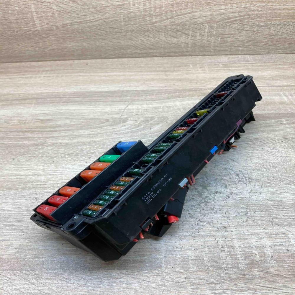 6957330 6957330 01  Fuse module BMW 5 E60 E61