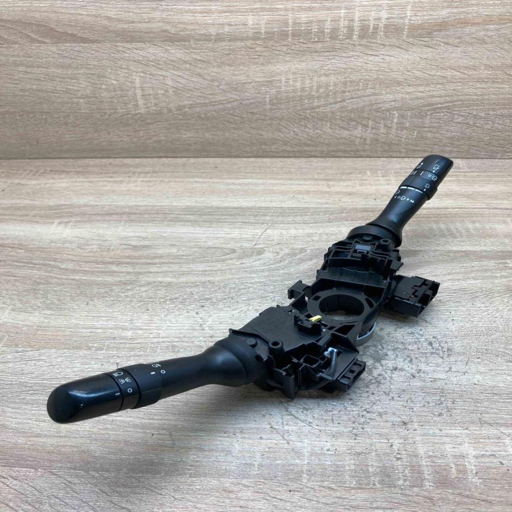 05210 17F422 05210 17F525  Wiper turn signal indicator stalk/switch Toyota Verso