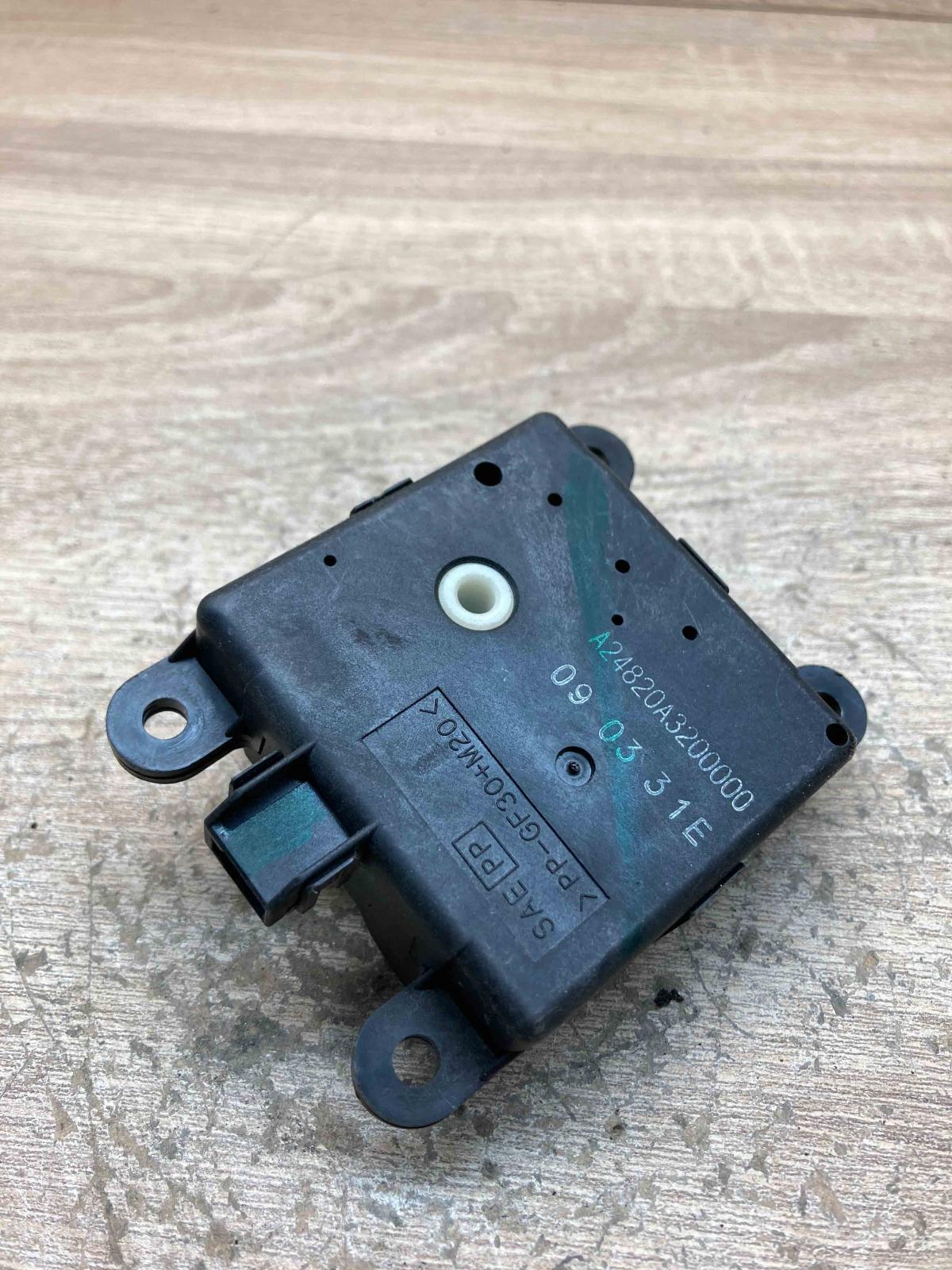 A24820A3200000   Air flap motor/actuator Nissan Qashqai
