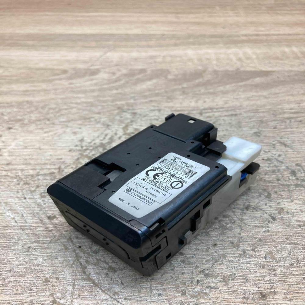 626399 000 RI 24KTY  Ignition lock Toyota Prius (XW20)