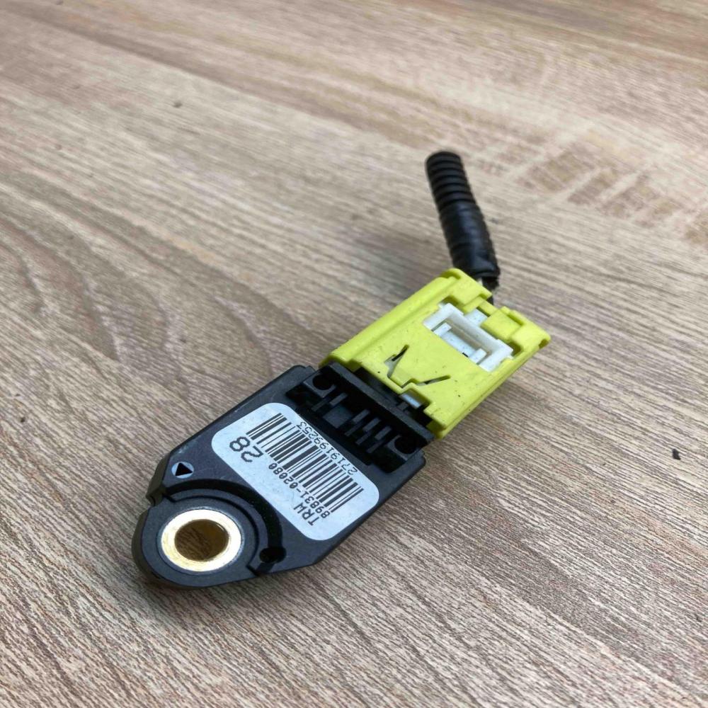 89831 02080  With Plug Airbag deployment crash/impact sensor Toyota Auris 150