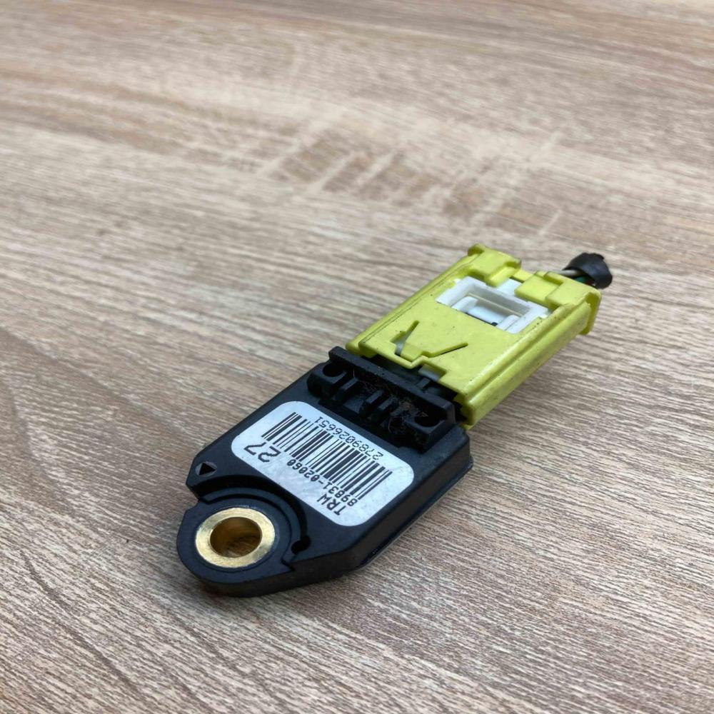 89831 02060  With Plug Airbag deployment crash/impact sensor Toyota Auris 150