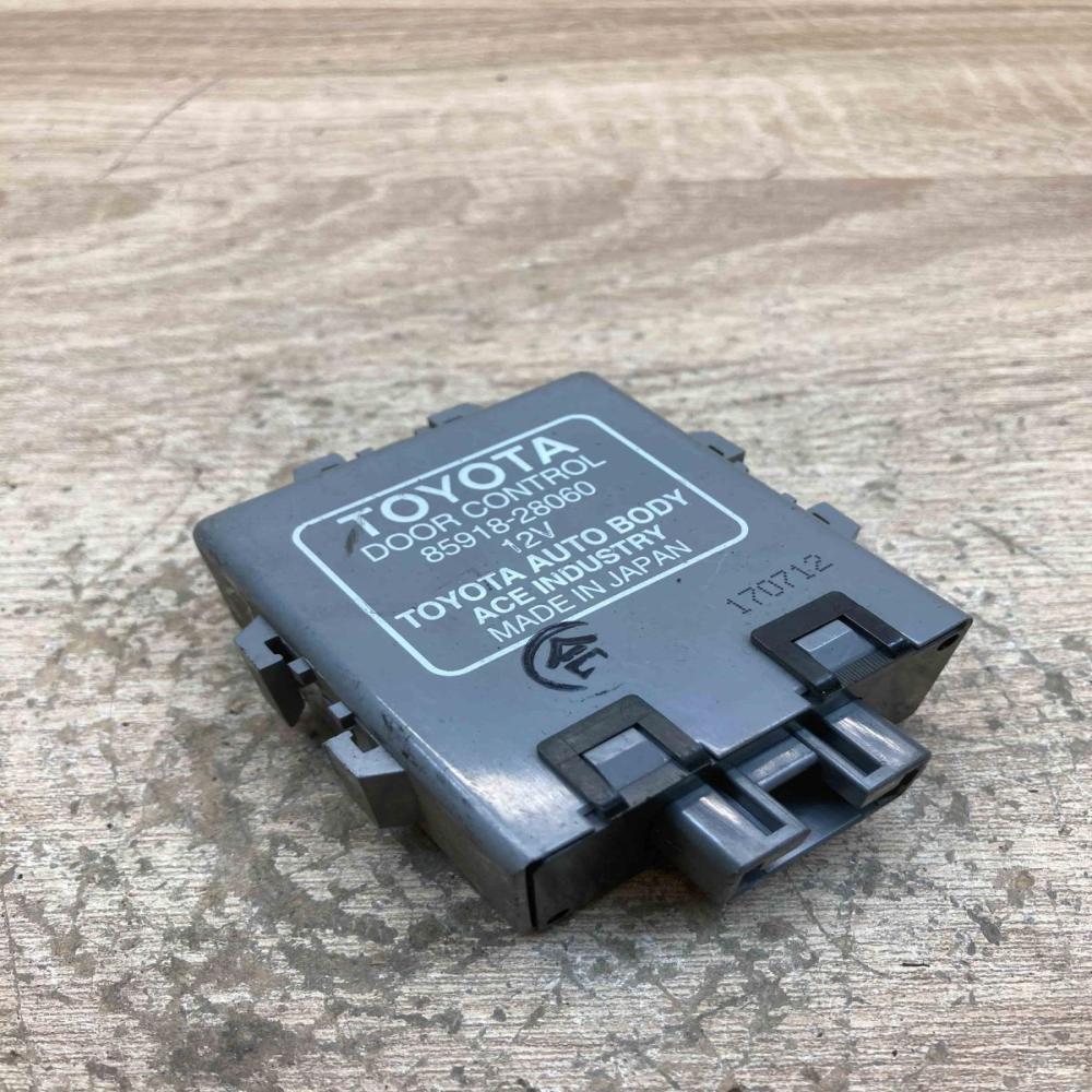 85918 28060   Door control unit/module Toyota Previa (XR30, XR40) II