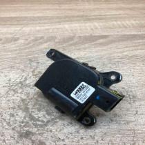 D332 AG7AA   Air flap motor/actuator Hyundai i30