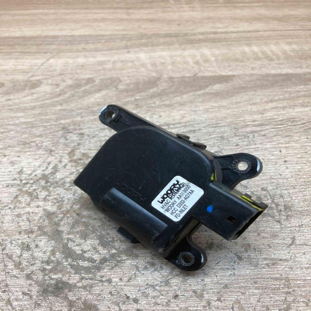 D332 AG7AA   Air flap motor/actuator Hyundai i30
