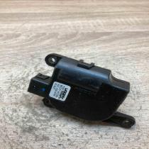 D332 AG7AA   Air flap motor/actuator Hyundai i30