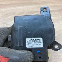 D332 AG7AA   Air flap motor/actuator Hyundai i30