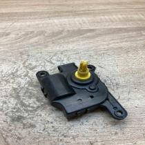 D332 AG7AA   Air flap motor/actuator Hyundai i30