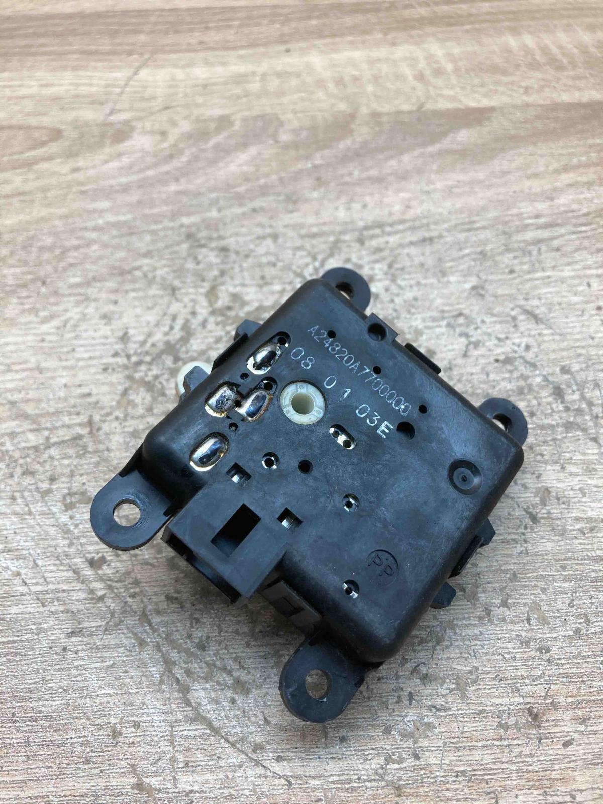 A24820A7700000   Air flap motor/actuator Nissan Qashqai