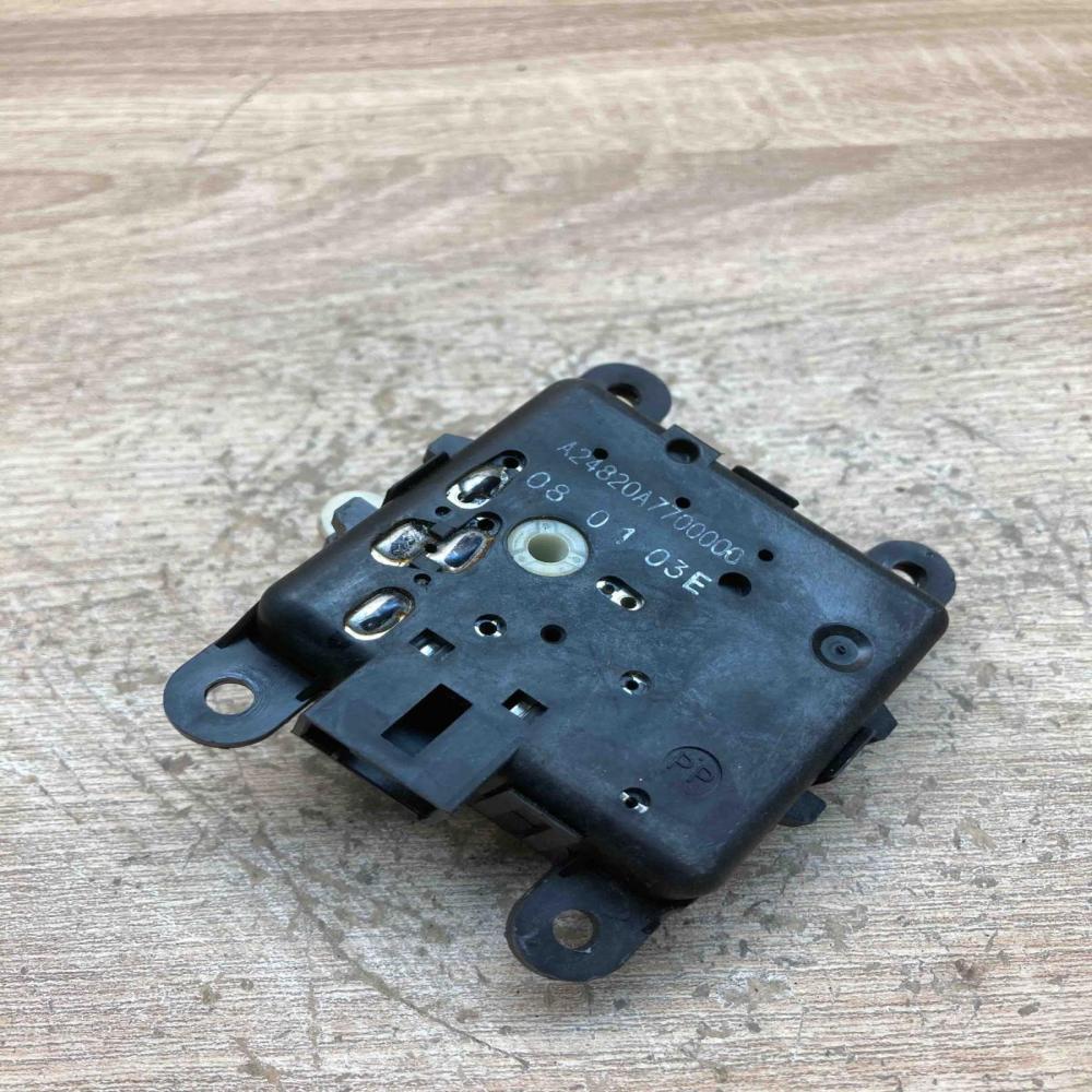 A24820A7700000   Air flap motor/actuator Nissan Qashqai