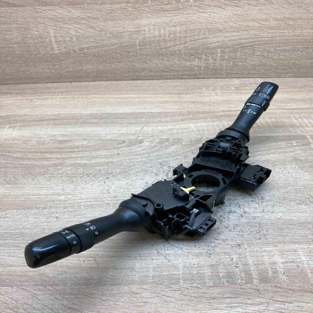 05190 17F373 05190 17F381  Wiper turn signal indicator stalk/switch Toyota Avens