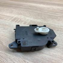 113800 2840 7L  Air flap motor/actuator Toyota Avensis T250