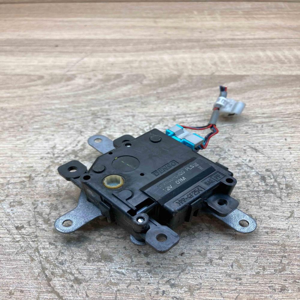063800 0920 Used  Air flap motor/actuator Toyota Auris 150