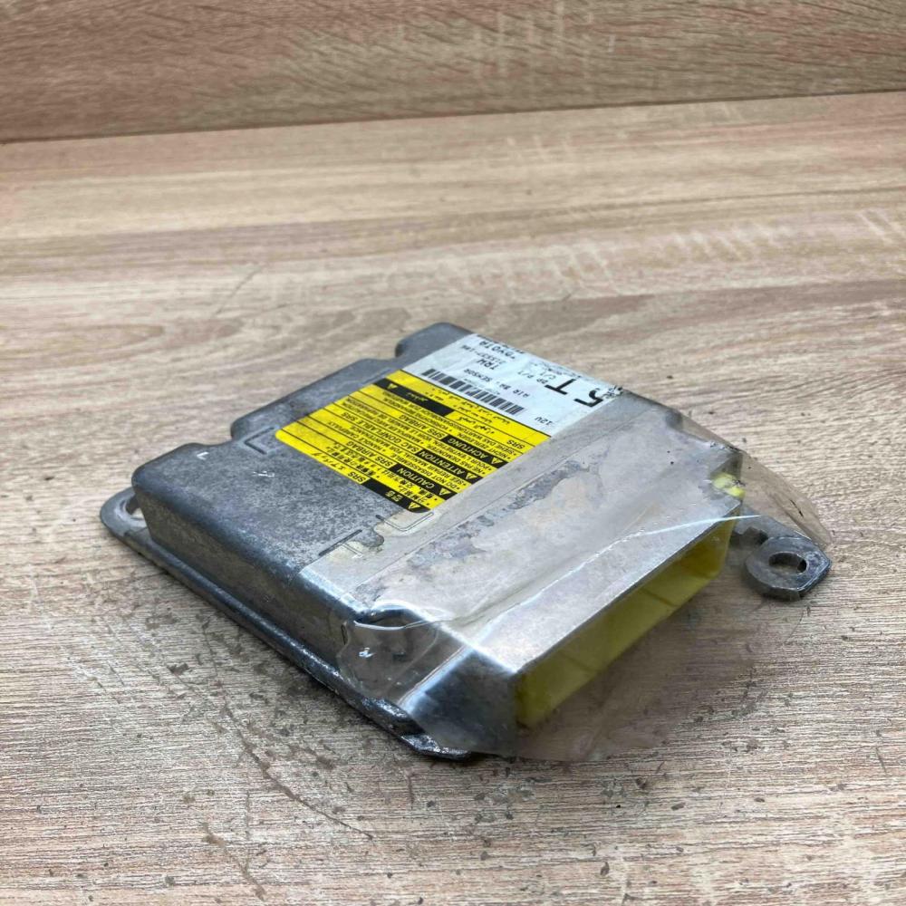 89170 02560 215537 106  Airbag control unit/module Toyota Auris 150