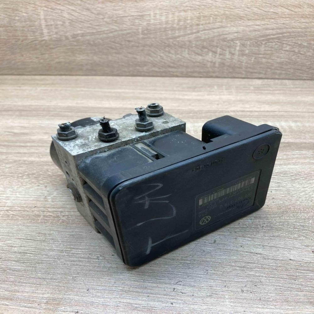 1K0907379Q 1K0614517M  ABS Pump Volkswagen Golf V