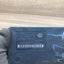 1K0907379Q 1K0614517M  ABS Pump Volkswagen Golf V