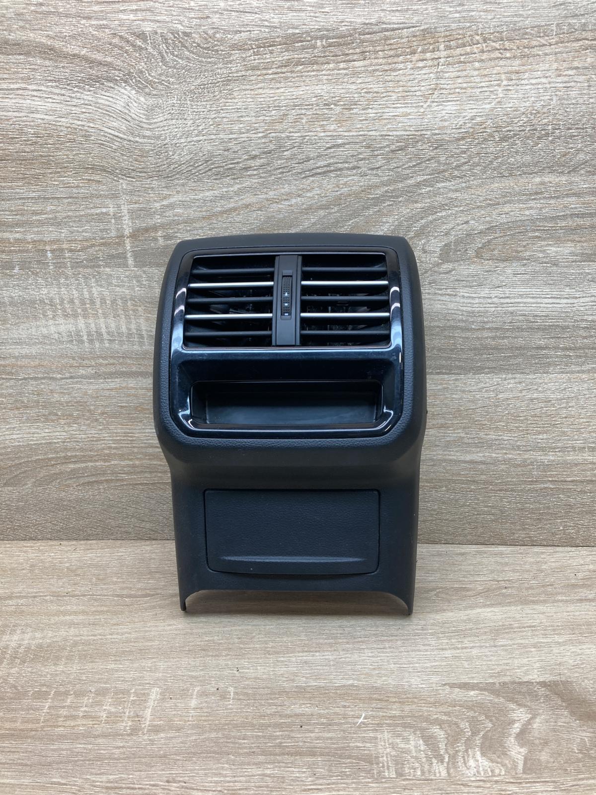 3G0857100H   Rear air vent grill Volkswagen PASSAT B8