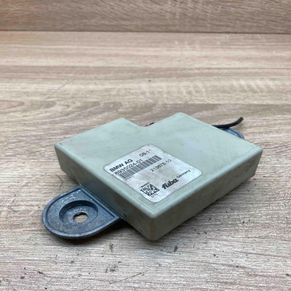 6935024 6935024 01  Aerial antenna amplifier BMW 5 E60 E61