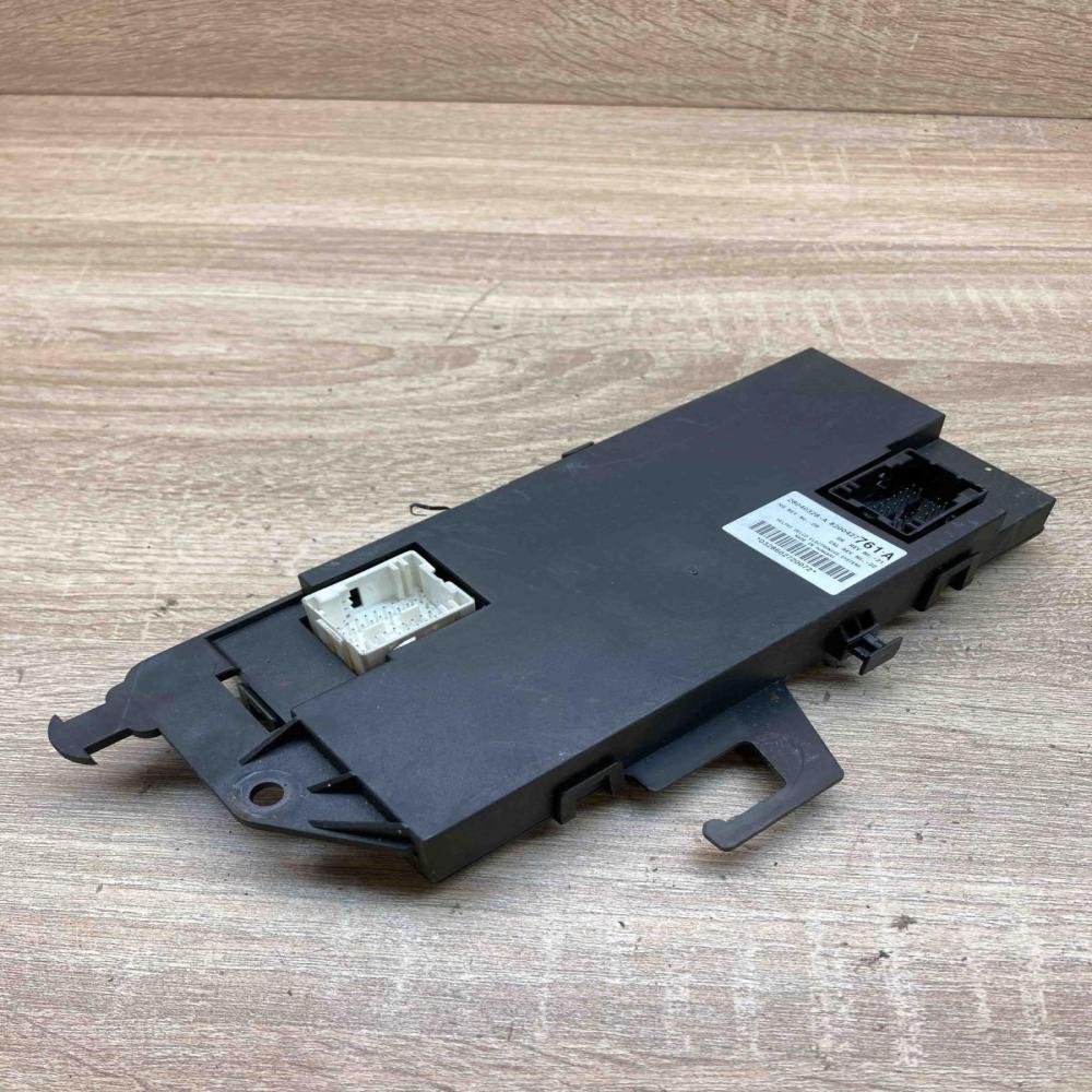8200427761A 28040328 A  Comfort/convenience module Renault Espace -  Grand espac