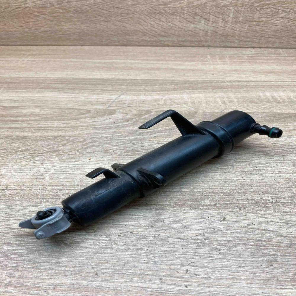 010312 1633 01031216332  Windscreen/windshield washer pump Toyota Carina T210