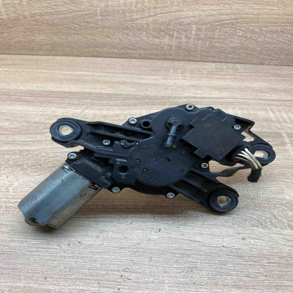 1K6955711B 0390201800  Rear door window regulator motor Volkswagen Golf V