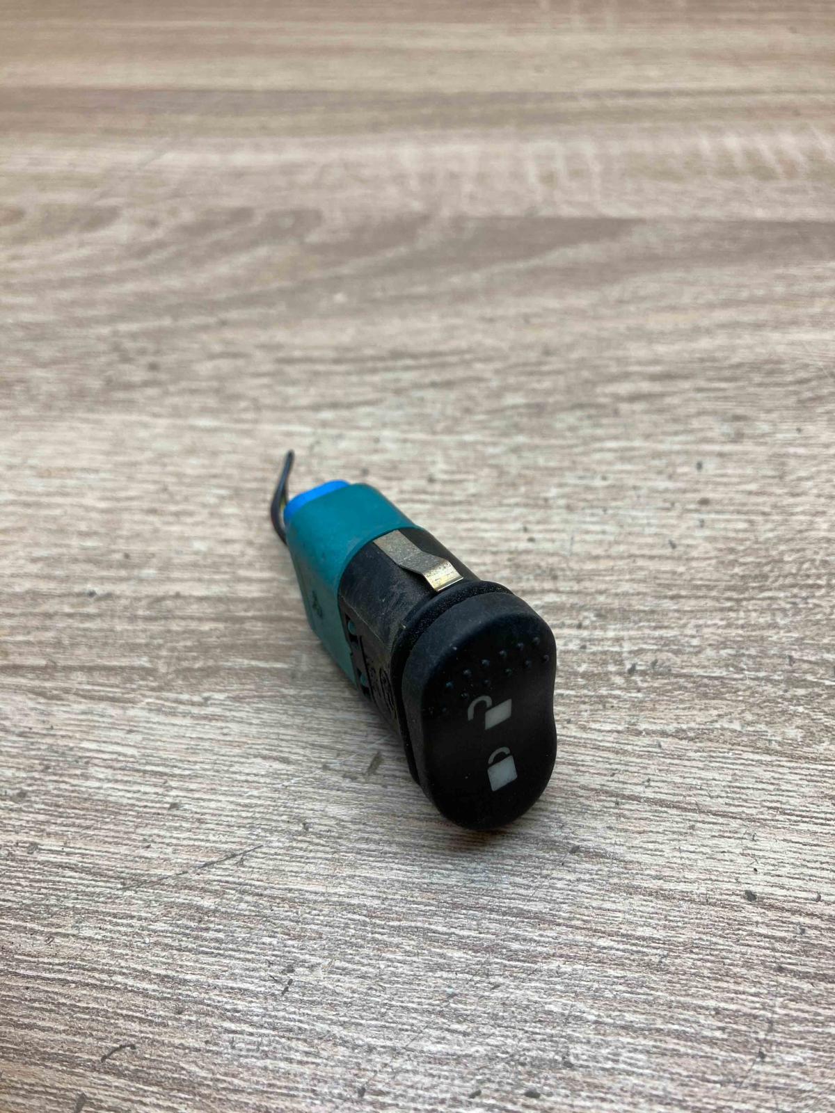 98AG 14B076 AC 03162902  Central locking switch button Ford Focus