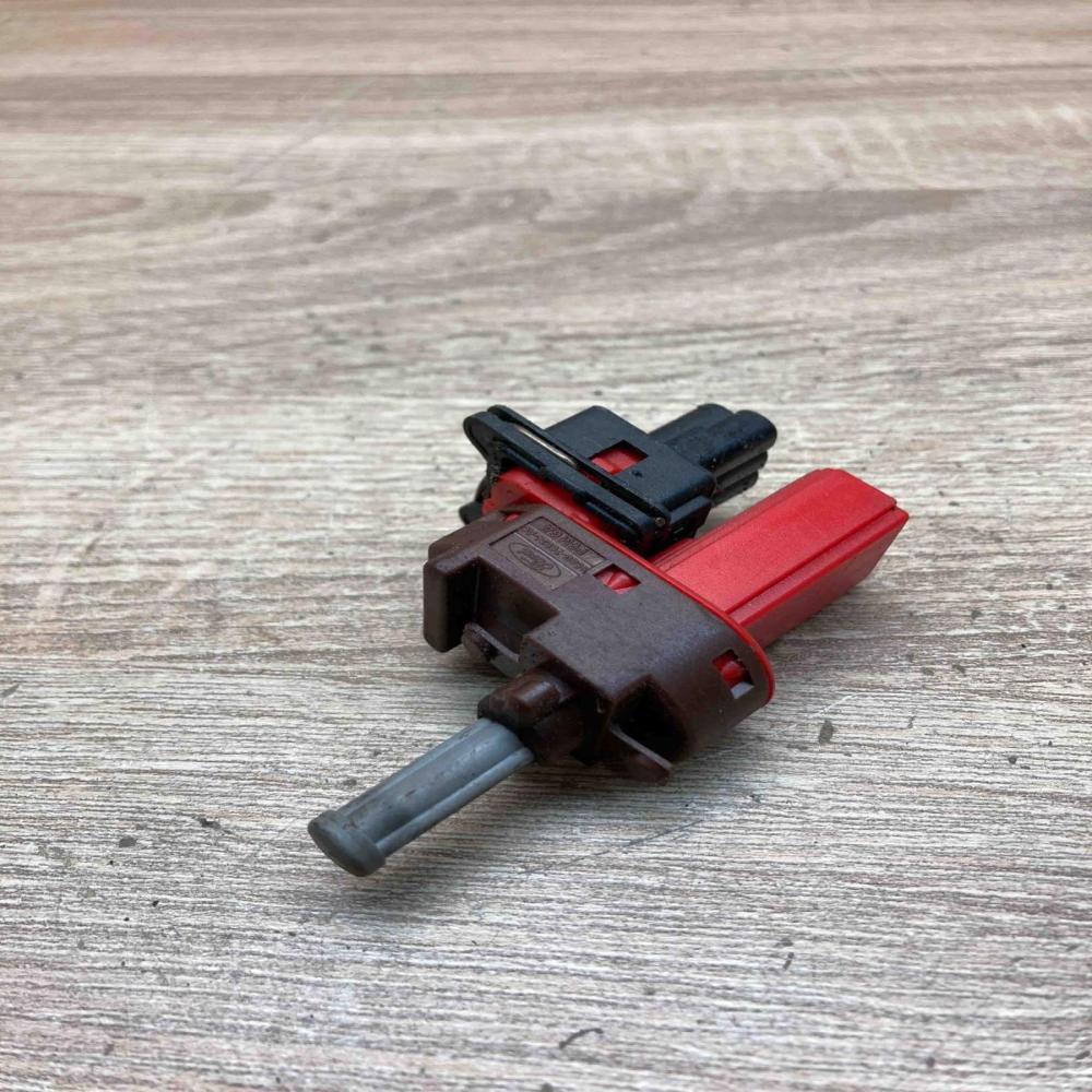 95BB 7C534 AC P6MGA  Brake pedal sensor switch Ford Mondeo Mk III