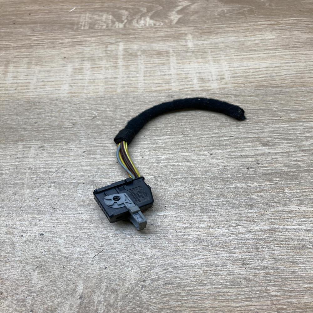 8364646   Plug wire BMW 3 E90 E91