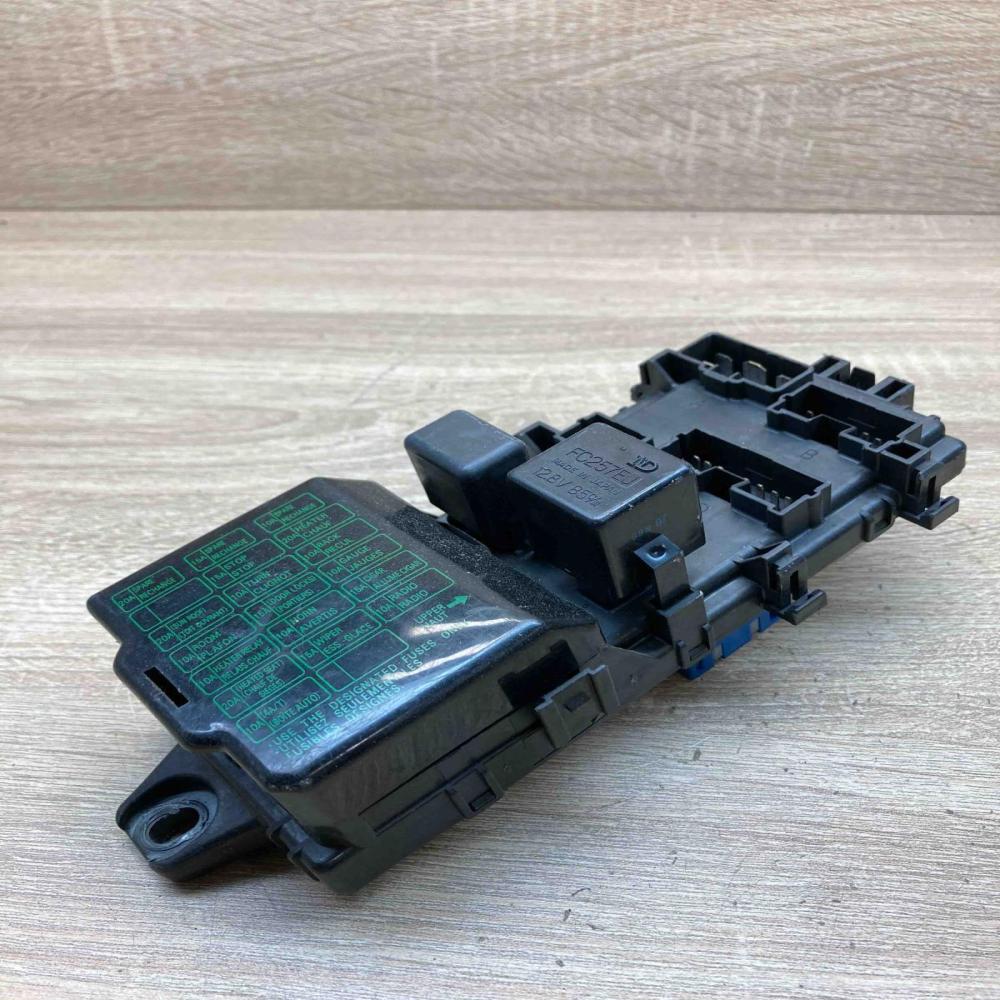 MB302373   Fuse module Mitsubishi L200