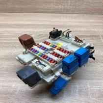 24350 AV700 111605 1  Fuse module Nissan Primera