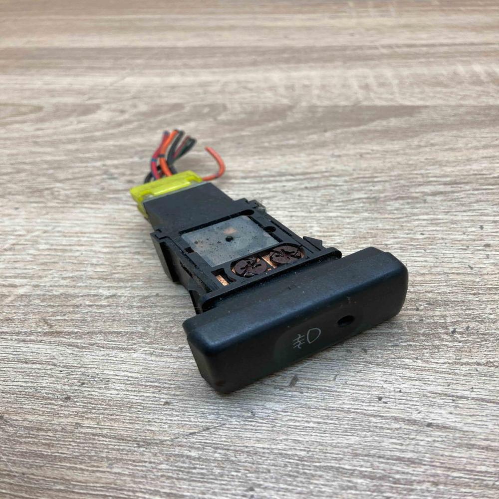 065251   Fog light switch Nissan Micra