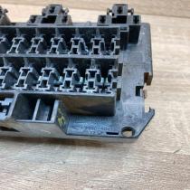 24311 0E000 7240 4047  Fuse module Nissan Terrano