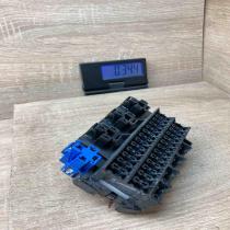 24311 0E000 7240 4047  Fuse module Nissan Terrano