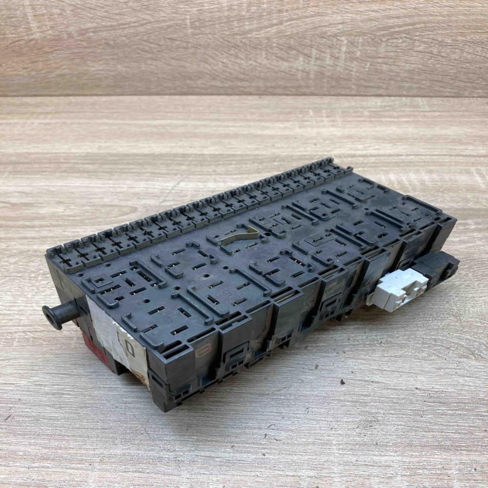 357937039   Fuse module Volkswagen Transporter - Caravelle T4