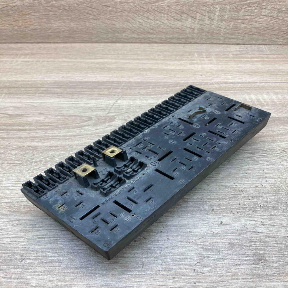 443941822A Main  Fuse box set Audi 80 90 S2 B4