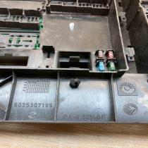6025307195   Fuse module Renault Espace III