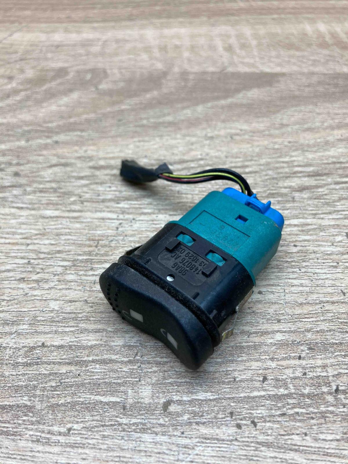 98AG 14B076 AC 03162902  Central locking switch button Ford Focus