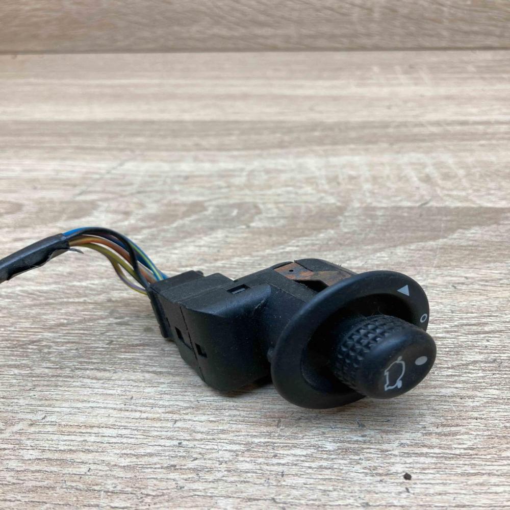 93B617B676BA D3L0A  Wing mirror switch Ford Focus