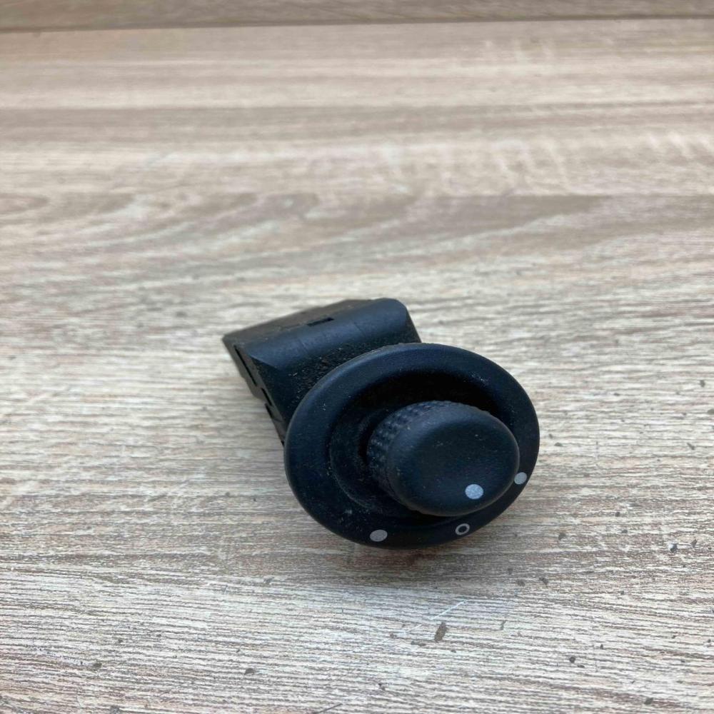 7700429992F   Wing mirror switch Renault Megane I