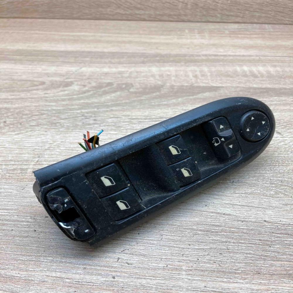 96468704XT 81081204  Electric window control switch Peugeot 407