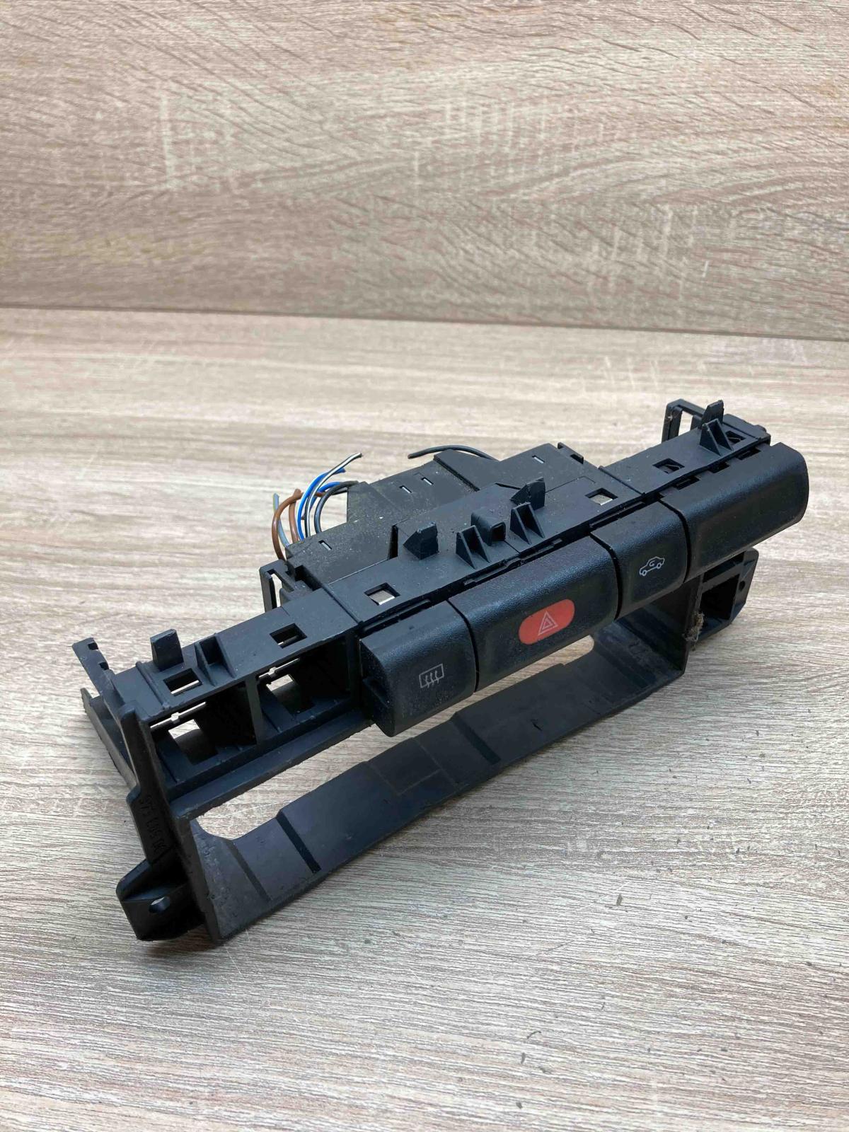 90503546   Hazard light switch Opel Vectra B